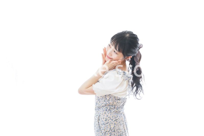 若い女性のカジュアルポートレート