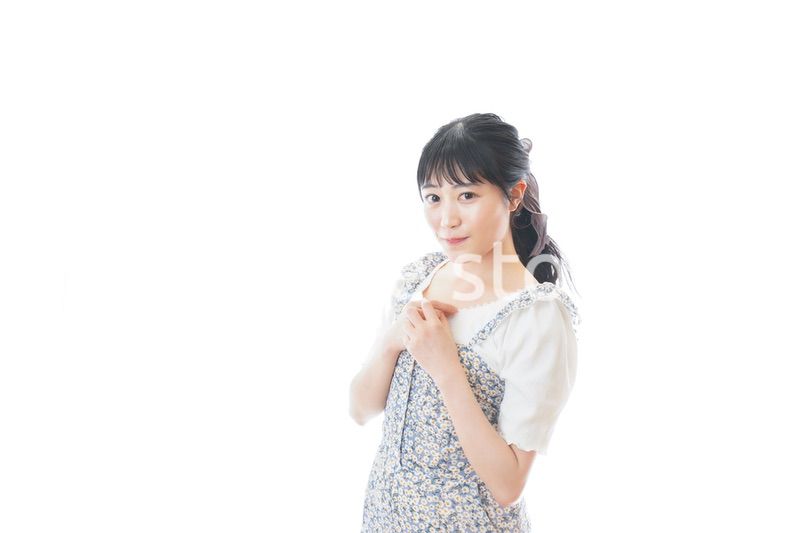 若い女性のカジュアルポートレート