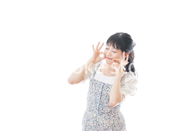 若い女性のカジュアルポートレート