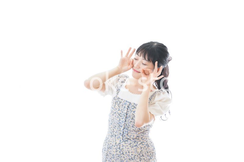 若い女性のカジュアルポートレート