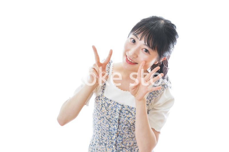 若い女性のカジュアルポートレート