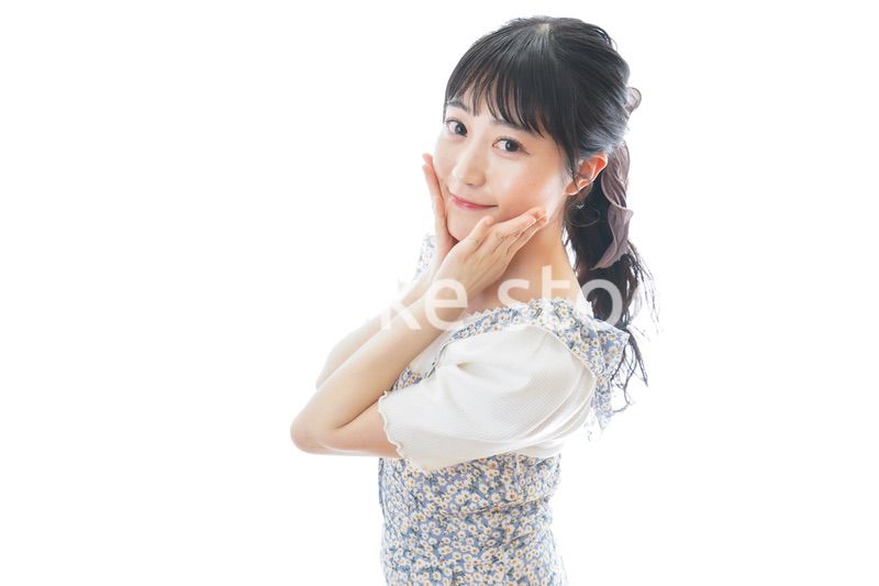 若い女性のカジュアルポートレート