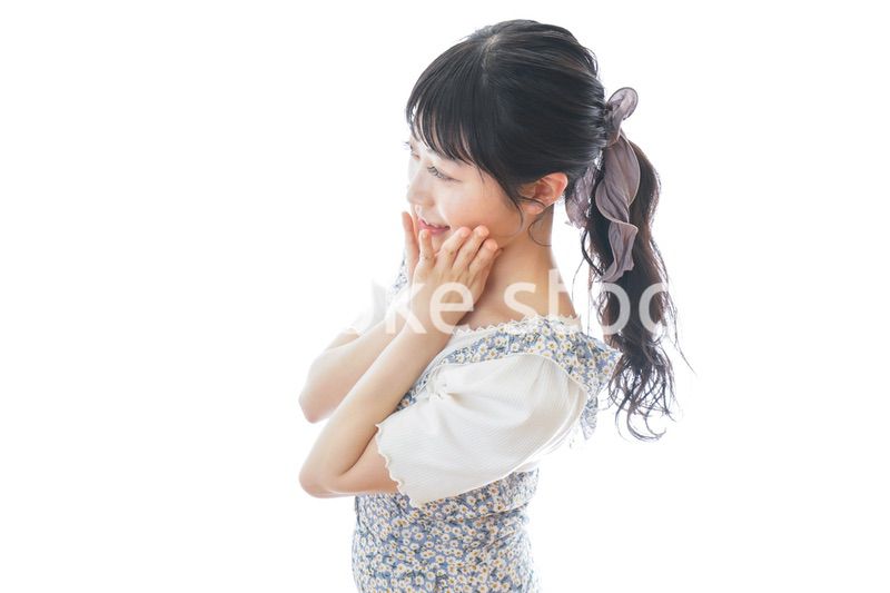 若い女性のカジュアルポートレート