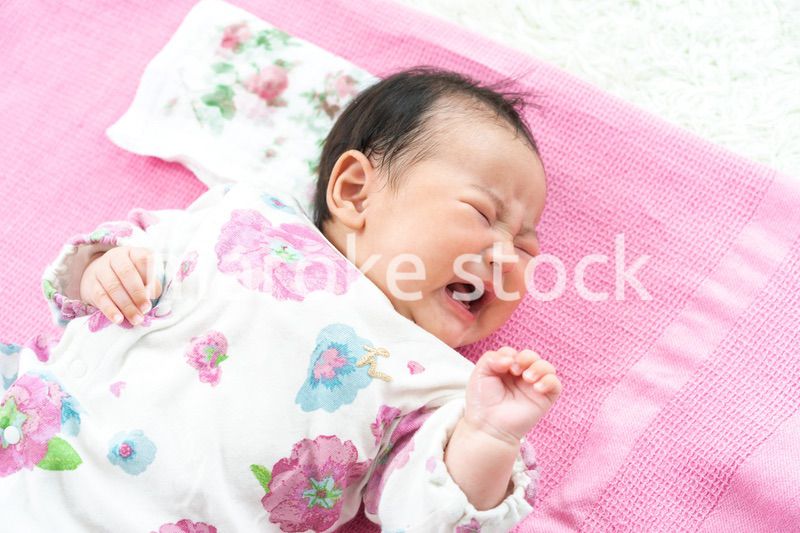 泣く赤ちゃん