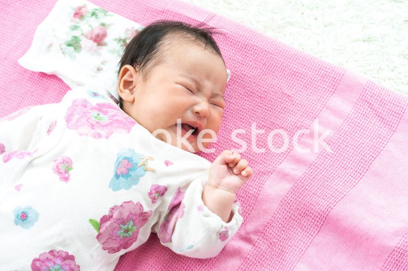 泣く赤ちゃん