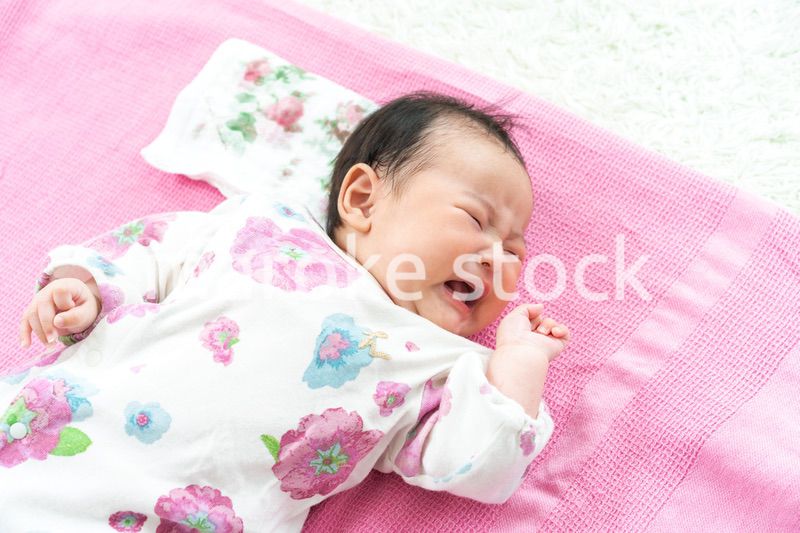 泣く赤ちゃん