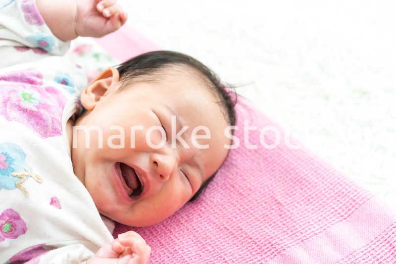 泣く赤ちゃん
