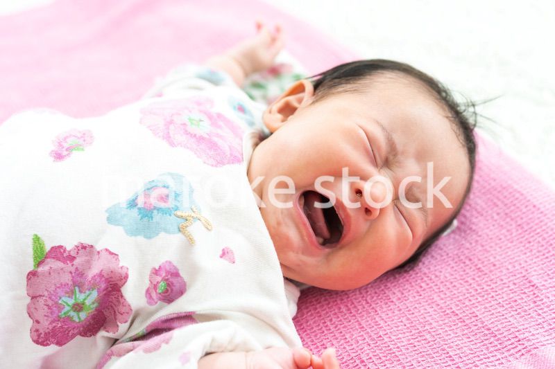 泣く赤ちゃん