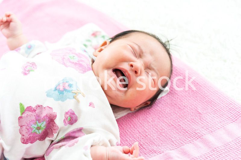 泣く赤ちゃん