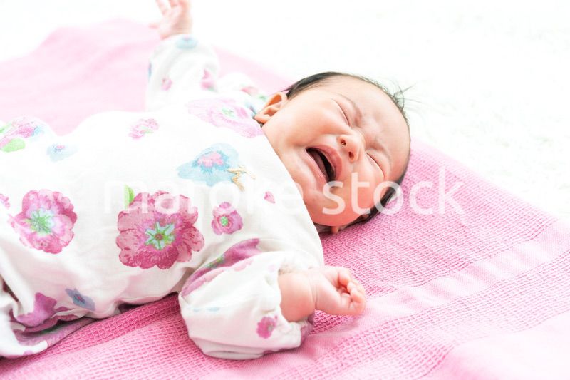 泣く赤ちゃん