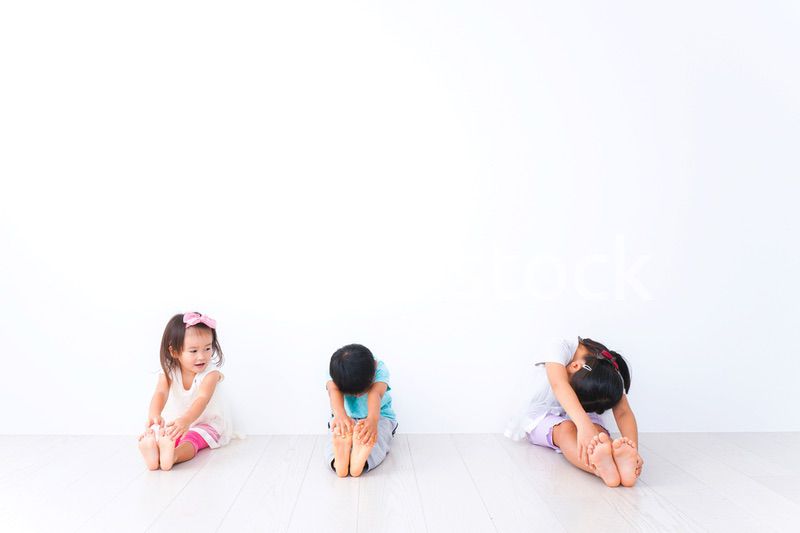 仲良く遊ぶ子どもたち