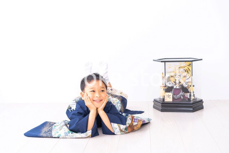 七五三の衣装を着た男の子