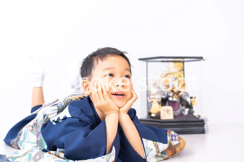 七五三の衣装を着た男の子