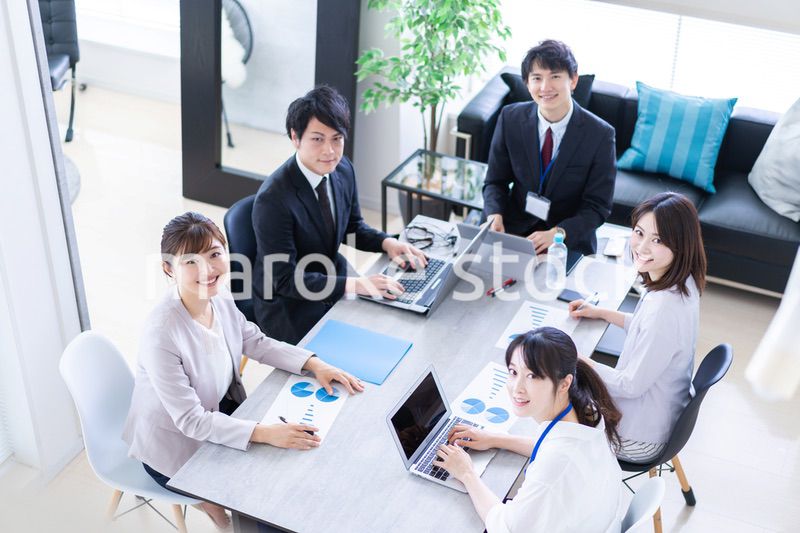 コンサルティング会社で働くビジネスパーソン