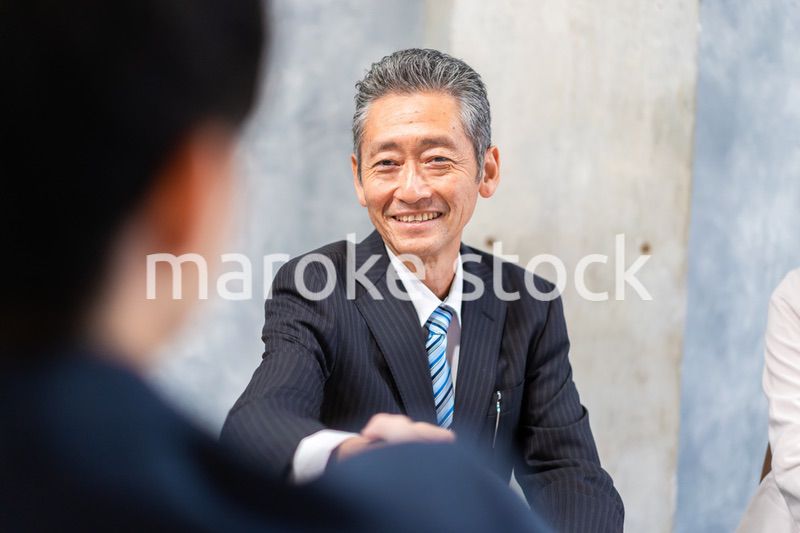 握手をする社長