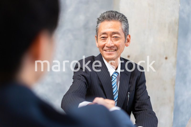 握手をする社長