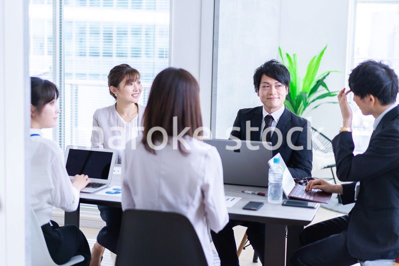 コンサルティング会社で働くビジネスパーソン