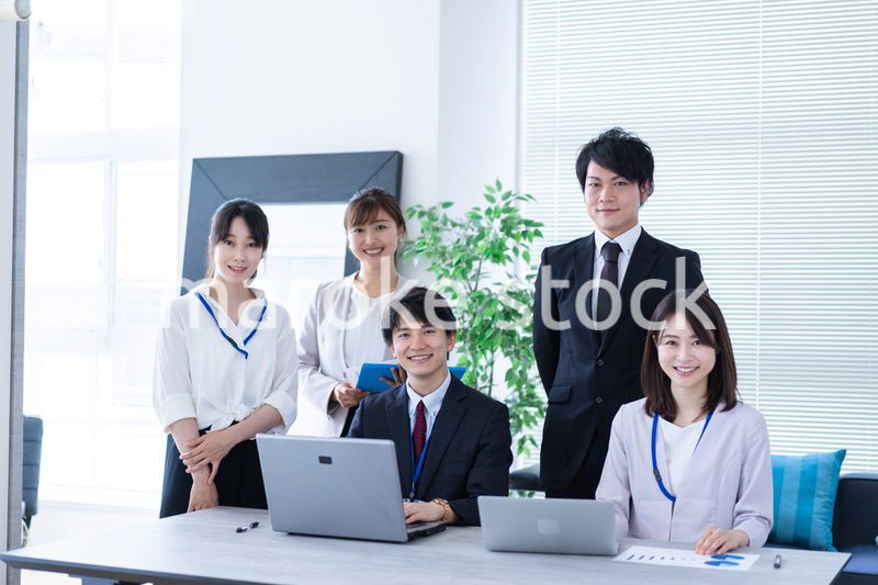 コンサルティング会社で働くビジネスパーソン