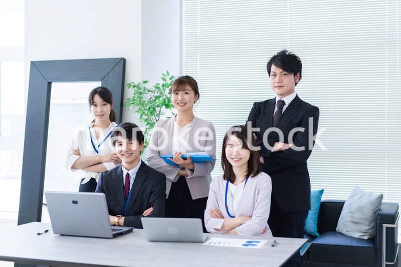 コンサルティング会社で働くビジネスパーソン