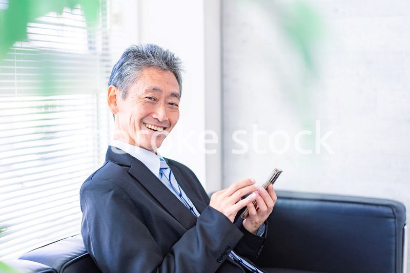 スマホを使う社長