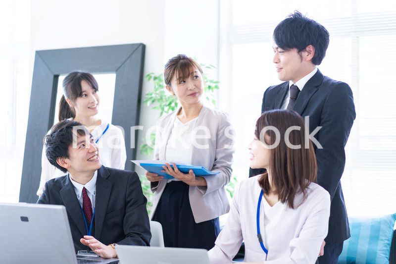 コンサルティング会社で働くビジネスパーソン