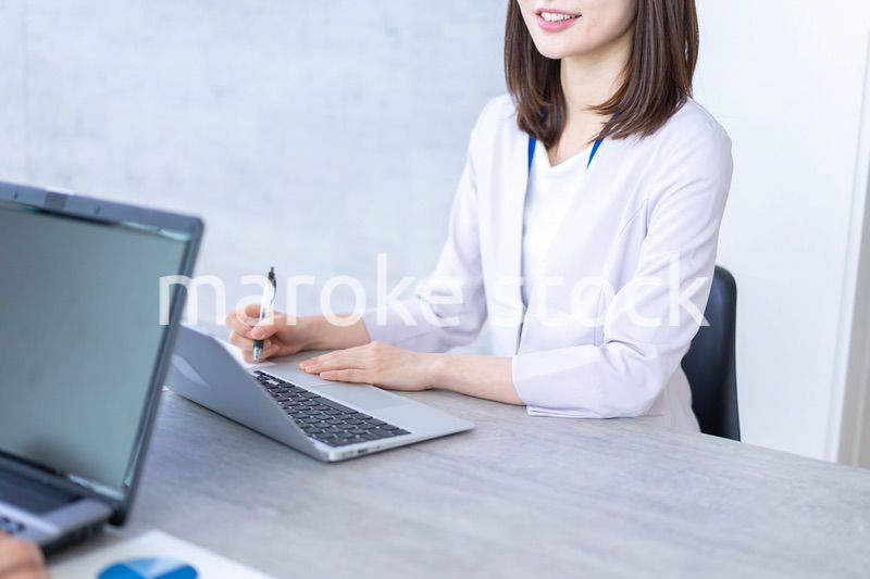 楽しく仕事をするキャリアウーマン