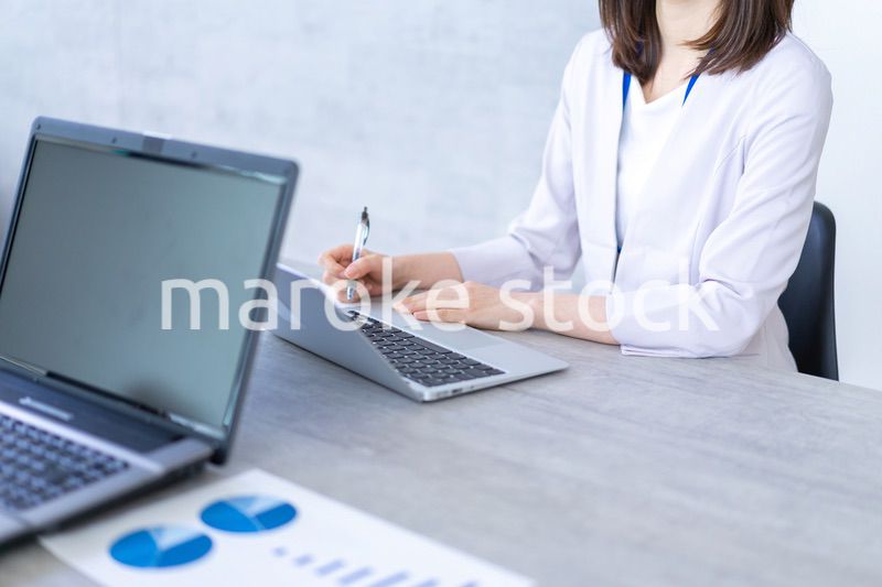 楽しく仕事をするキャリアウーマン