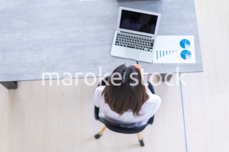 楽しく仕事をするキャリアウーマン