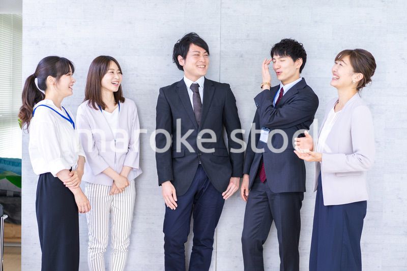 朝会をするビジネスパーソン