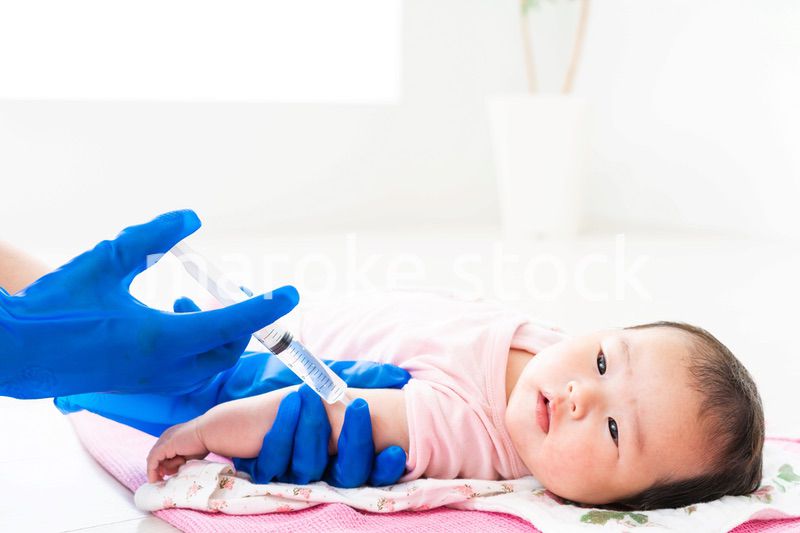 予防接種を受ける赤ちゃん