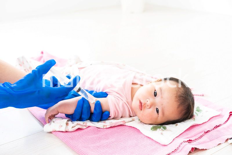 予防接種を受ける赤ちゃん