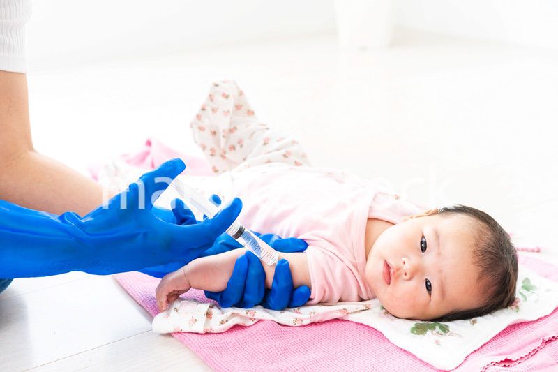 予防接種を受ける赤ちゃん