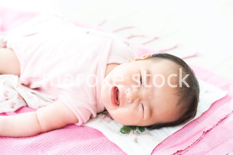 泣く赤ちゃん