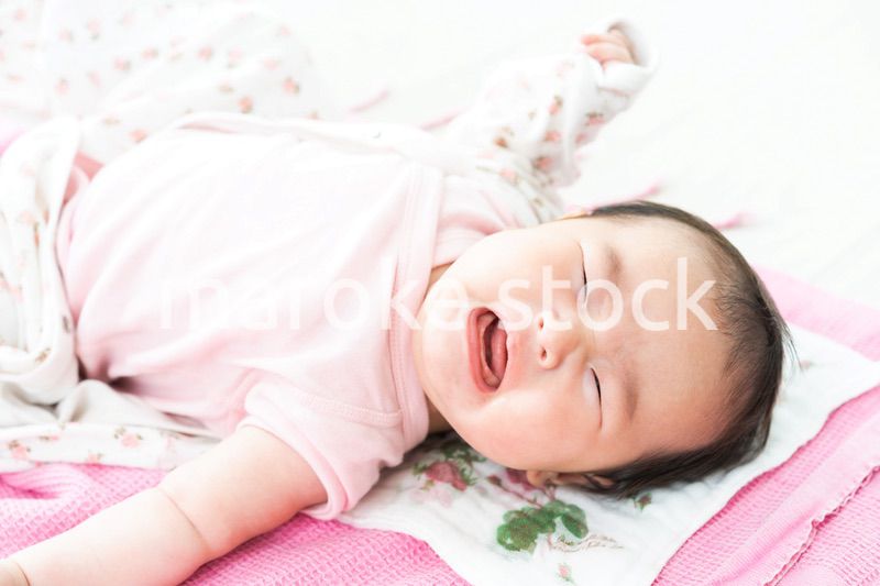 泣く赤ちゃん