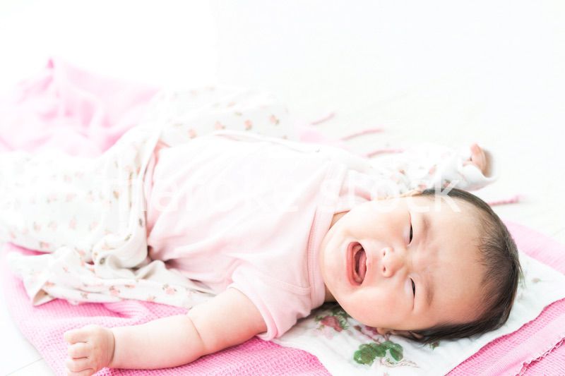 泣く赤ちゃん