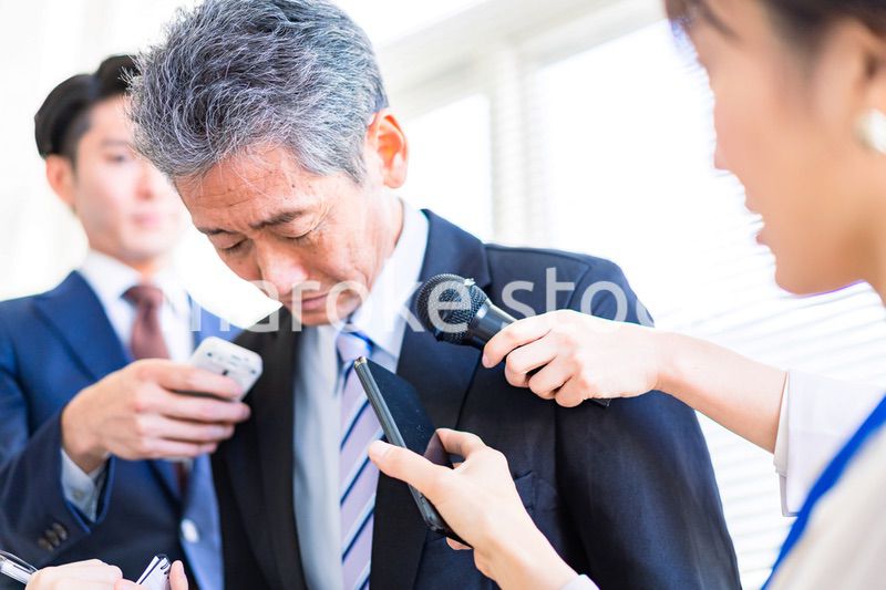 記者会見・囲み取材・ぶら下がり会見イメージ