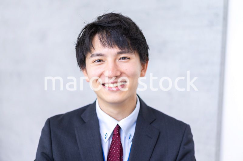 仕事をする爽やかなビジネスマン