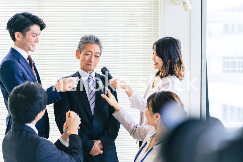 記者会見・囲み取材・ぶら下がり会見イメージ
