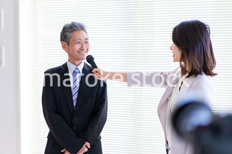 インタビューに答える社長