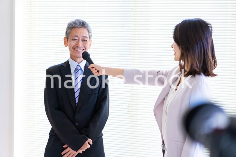 インタビューに答える社長