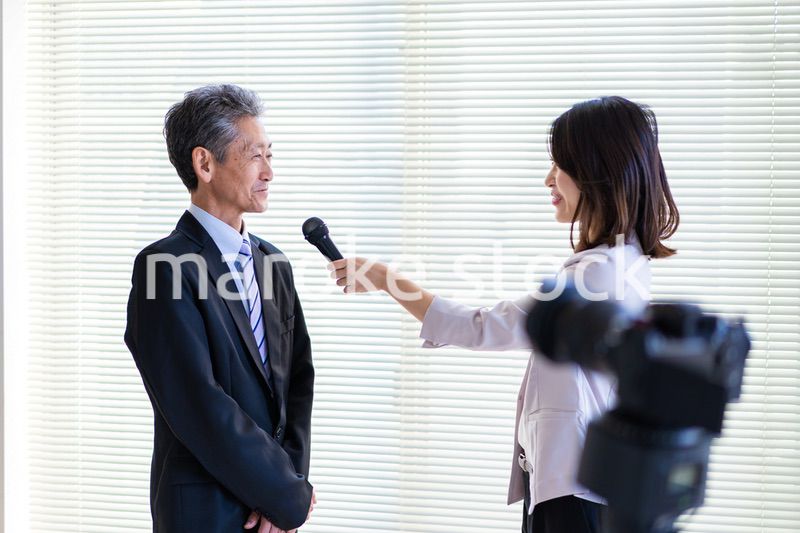 インタビューに答える社長