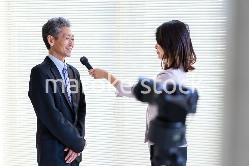 インタビューに答える社長