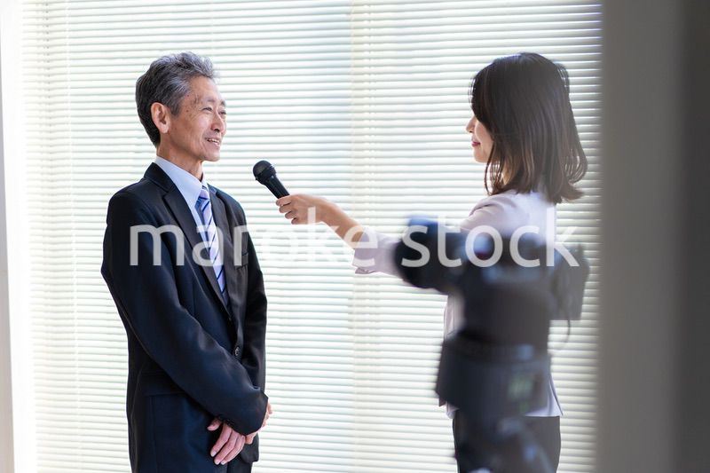 インタビューに答える社長