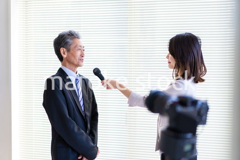 インタビューに答える社長