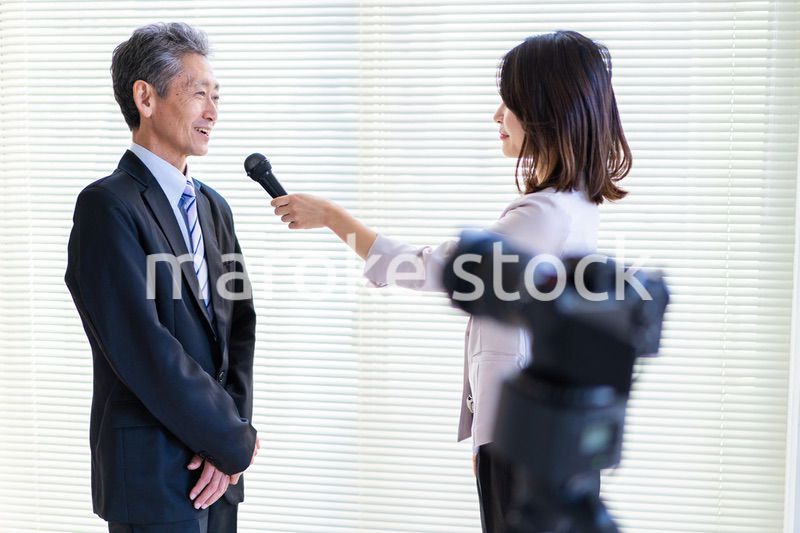 インタビューに答える社長