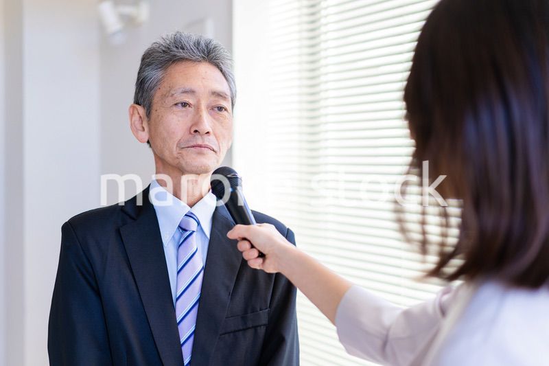 インタビューに答える社長