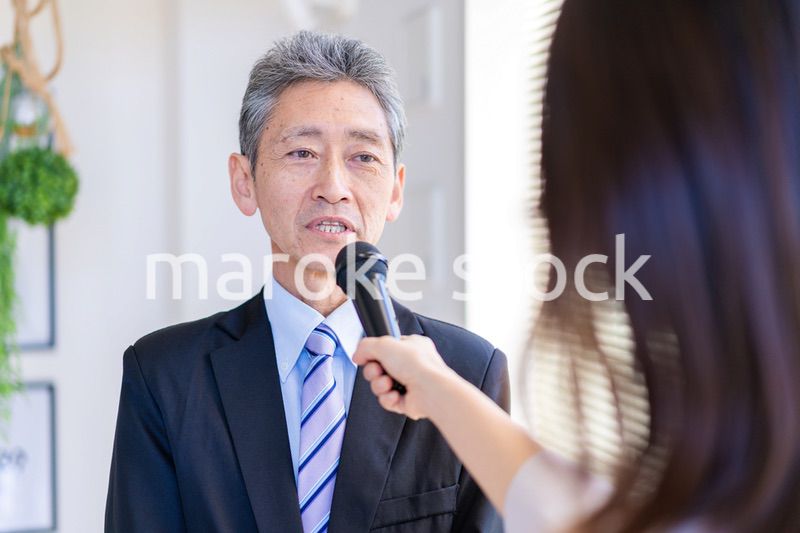 インタビューに答える社長