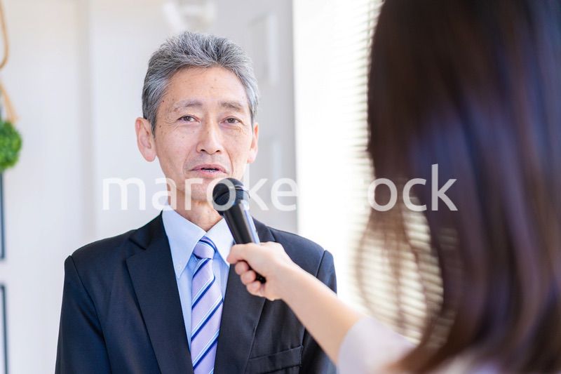 インタビューに答える社長