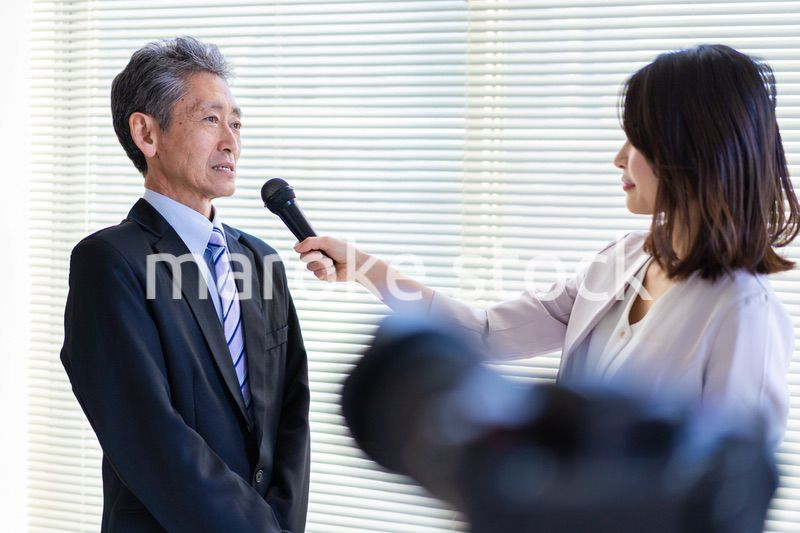 インタビューに答える社長