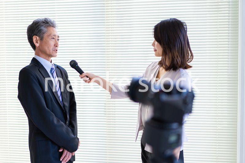 インタビューに答える社長